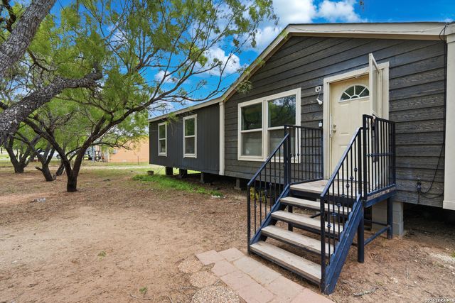 119 Avery Dr, Somerset, TX 78069