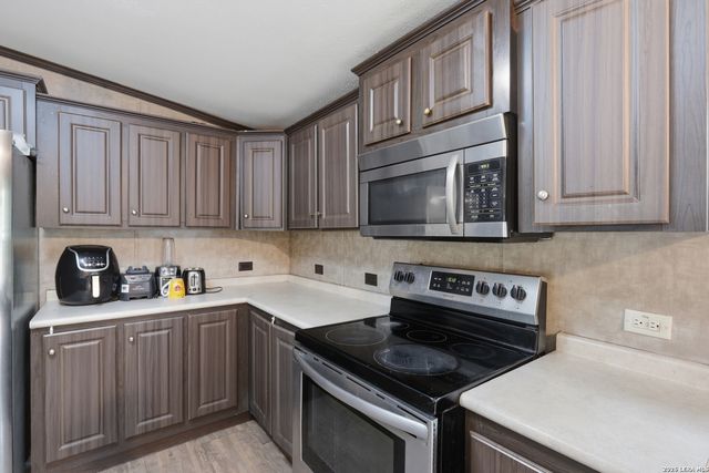119 Avery Dr, Somerset, TX 78069