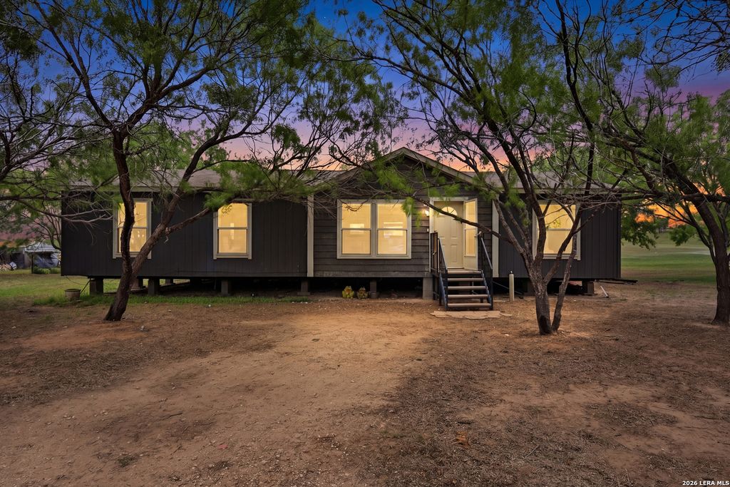 119 Avery Dr, Somerset, TX 78069