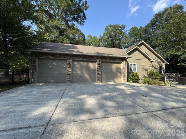 100 Hannah Drive, Mill Spring, NC 28756