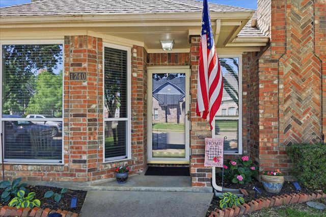 1740 Creekbend Drive, Lewisville, TX 75067