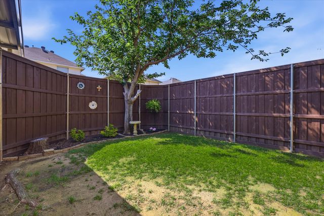 1740 Creekbend Drive, Lewisville, TX 75067