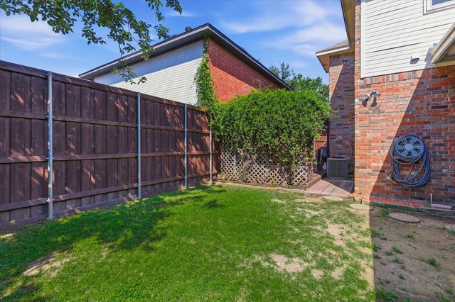 1740 Creekbend Drive, Lewisville, TX 75067