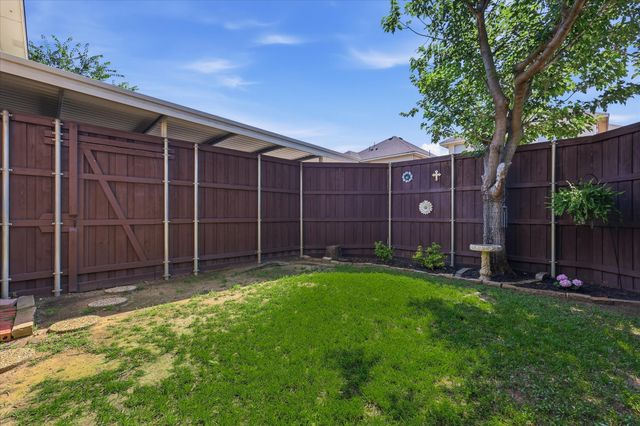 1740 Creekbend Drive, Lewisville, TX 75067