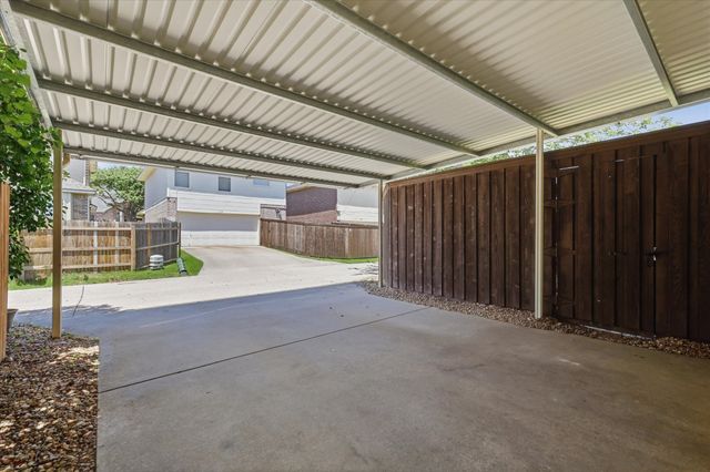 1740 Creekbend Drive, Lewisville, TX 75067