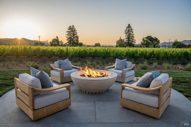 1288 Oak Knoll Ave, Napa, CA 94558