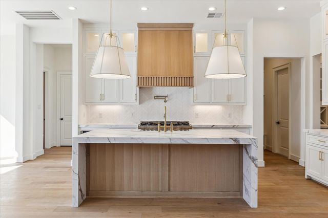 1527 Hewitt Drive, Houston, TX 77018