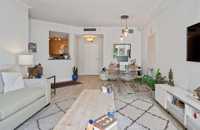 1 Century Ln 303, Miami Beach, FL 33139