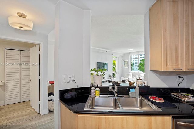 1 Century Ln 303, Miami Beach, FL 33139