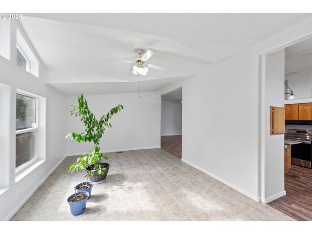 93762 NABB Ln, North Bend, OR 97459