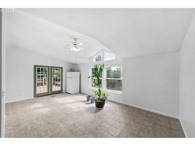 93762 NABB Ln, North Bend, OR 97459