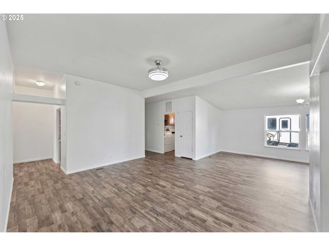 93762 NABB Ln, North Bend, OR 97459