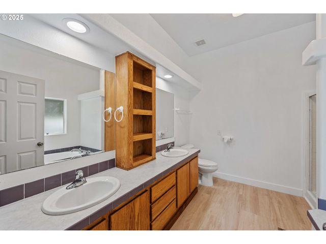 93762 NABB Ln, North Bend, OR 97459