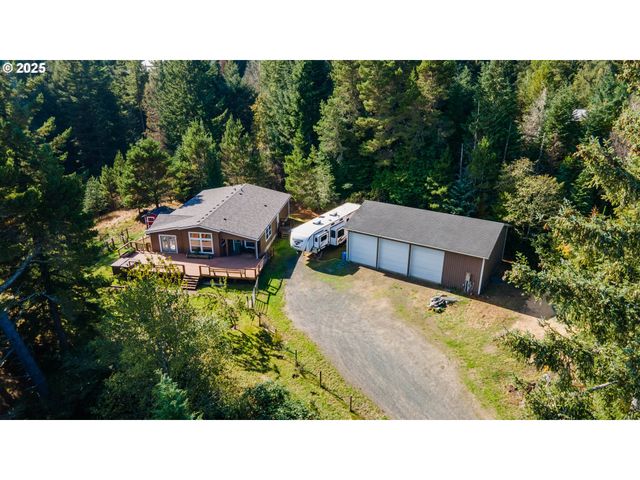 93762 NABB Ln, North Bend, OR 97459