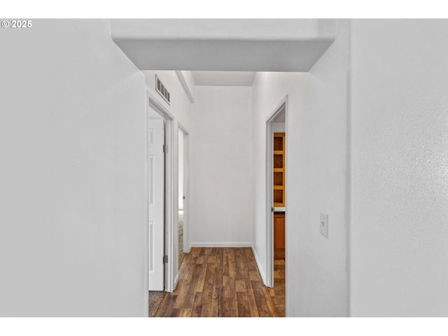 93762 NABB Ln, North Bend, OR 97459