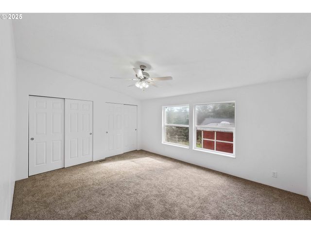 93762 NABB Ln, North Bend, OR 97459