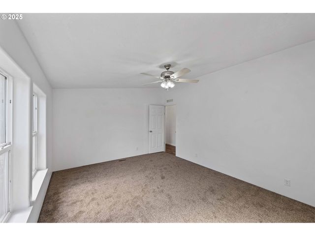 93762 NABB Ln, North Bend, OR 97459