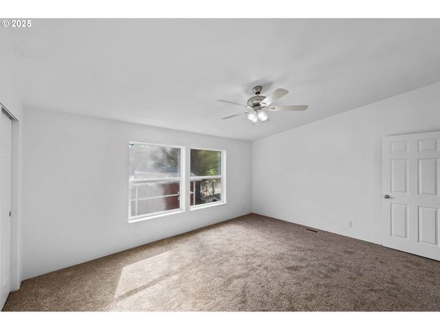 93762 NABB Ln, North Bend, OR 97459