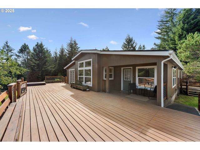 93762 NABB Ln, North Bend, OR 97459