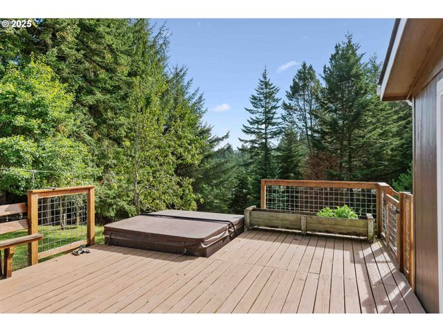 93762 NABB Ln, North Bend, OR 97459