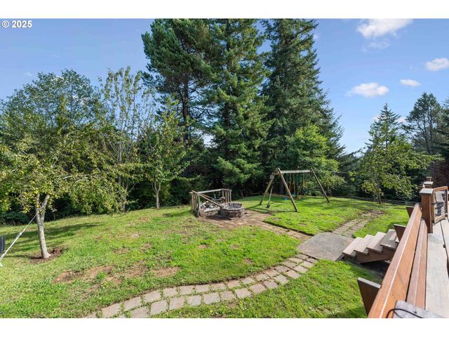 93762 NABB Ln, North Bend, OR 97459