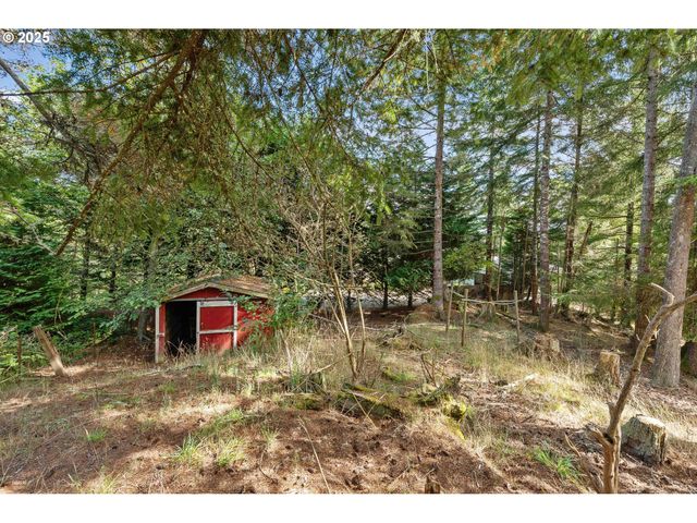 93762 NABB Ln, North Bend, OR 97459