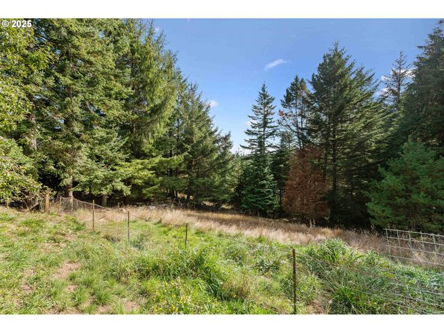 93762 NABB Ln, North Bend, OR 97459