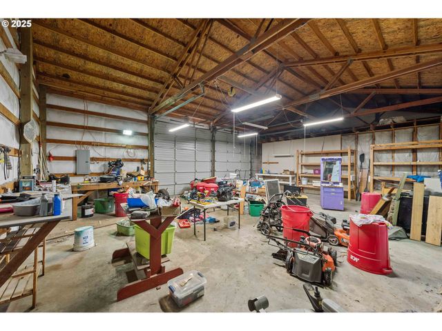 93762 NABB Ln, North Bend, OR 97459