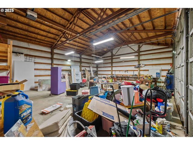 93762 NABB Ln, North Bend, OR 97459