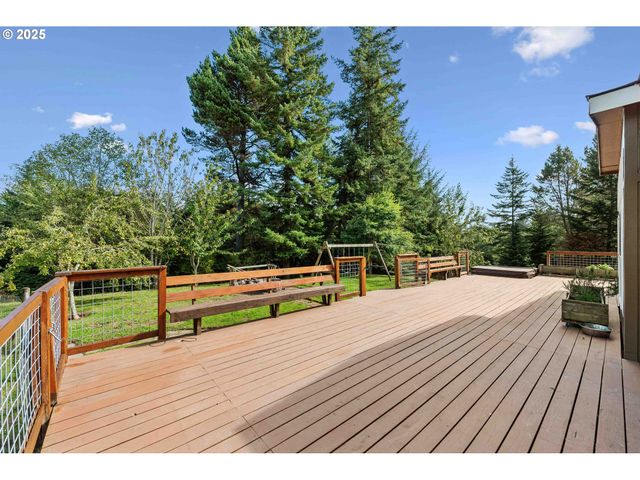 93762 NABB Ln, North Bend, OR 97459