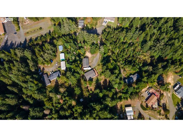 93762 NABB Ln, North Bend, OR 97459