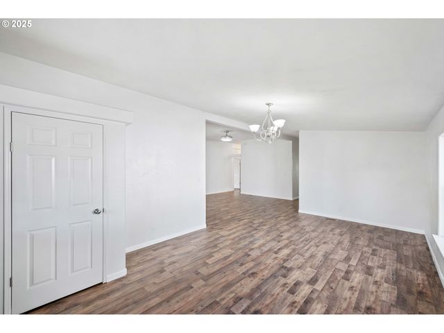 93762 NABB Ln, North Bend, OR 97459