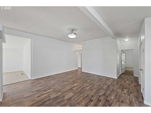 93762 NABB Ln, North Bend, OR 97459