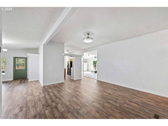 93762 NABB Ln, North Bend, OR 97459