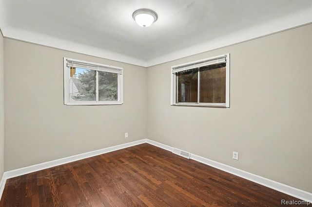 7356 Wiegand, Center Line, MI 48015