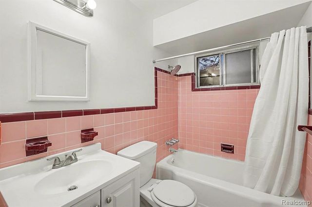 7356 Wiegand, Center Line, MI 48015