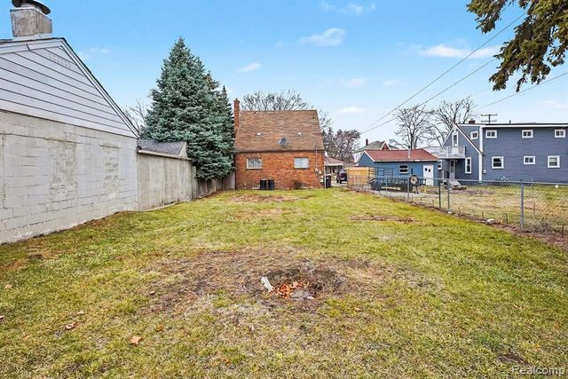 7356 Wiegand, Center Line, MI 48015