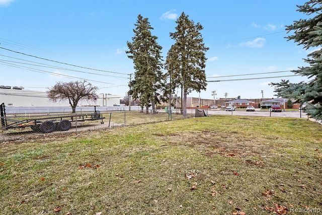 7356 Wiegand, Center Line, MI 48015