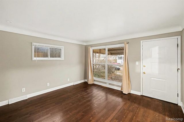 7356 Wiegand, Center Line, MI 48015