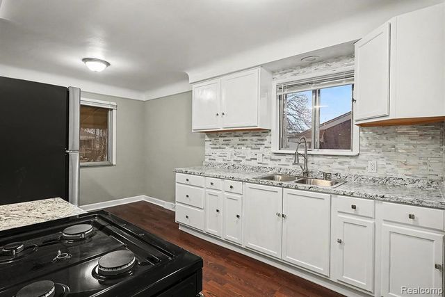 7356 Wiegand, Center Line, MI 48015