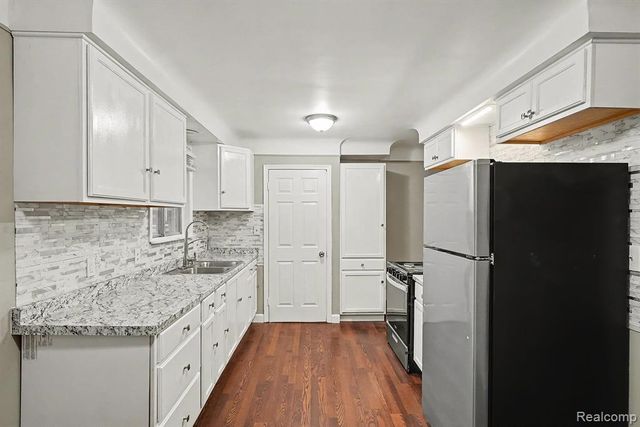 7356 Wiegand, Center Line, MI 48015