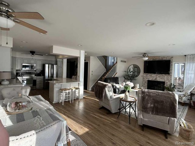 3274 Lakeview Drive, Highland, MI 48356