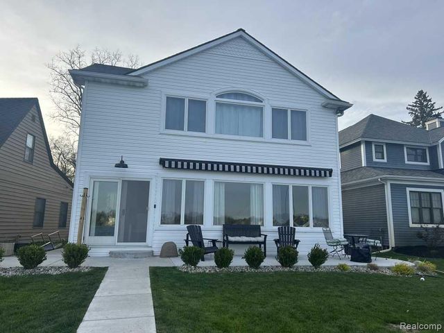 3274 Lakeview Drive, Highland, MI 48356