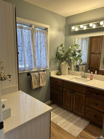 3274 Lakeview Drive, Highland, MI 48356
