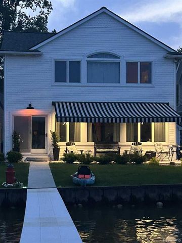 3274 Lakeview Drive, Highland, MI 48356