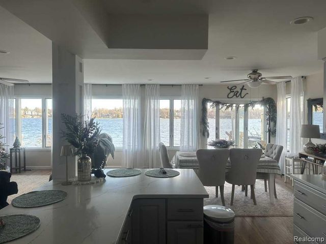 3274 Lakeview Drive, Highland, MI 48356