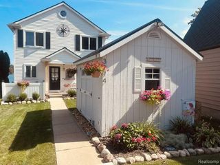 3274 Lakeview Drive, Highland, MI 48356
