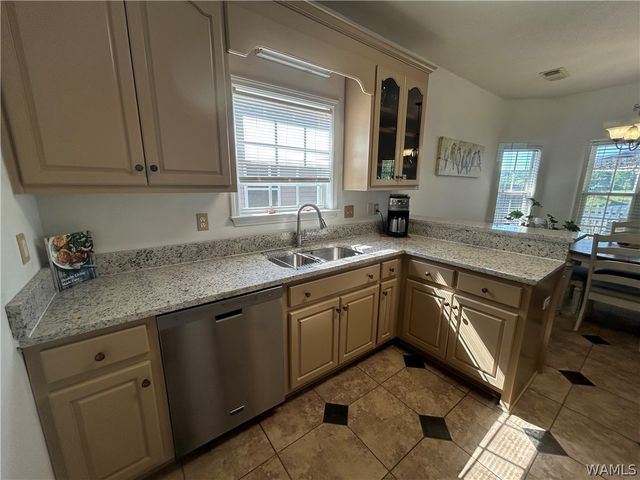 4432 21st ST, Northport, AL 35476