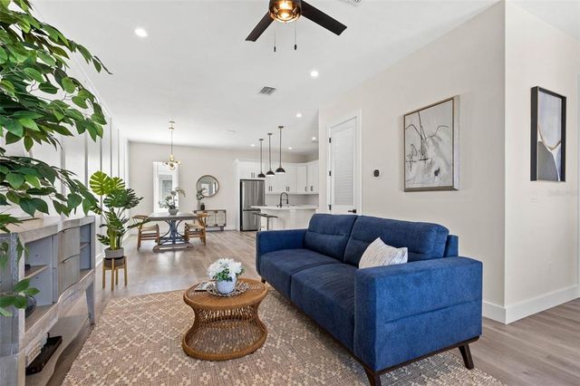 121 E WARREN AVENUE 1, Tampa, FL 33602