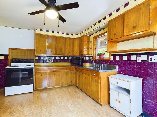 204 Hall Stream Road, Canaan, VT 05902